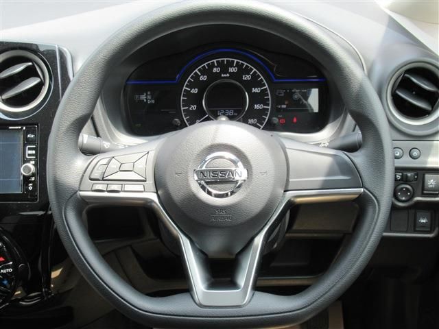 Nissan NOTE 2017-06 4158-11