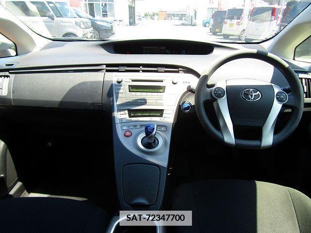 Toyota PRIUS 2015-02 352041-1