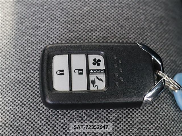 Honda e 2020-10 326691-15