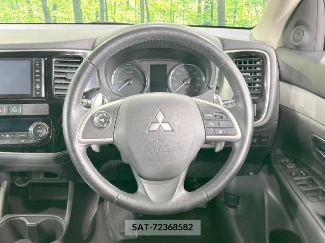 Mitsubishi OUTLANDER PHEV 2013-02 303543-11