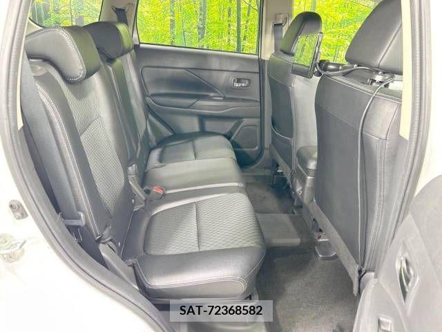 Mitsubishi OUTLANDER PHEV 2013-02 303543-9