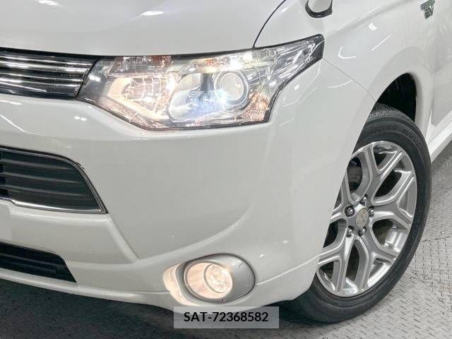 Mitsubishi OUTLANDER PHEV 2013-02 303543-12