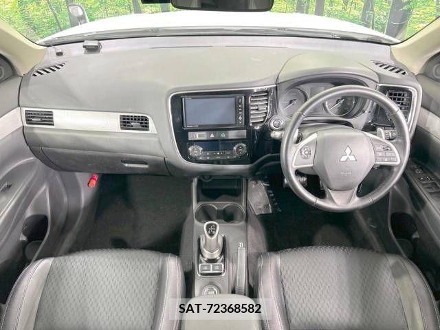 Mitsubishi OUTLANDER PHEV 2013-02 303543-1