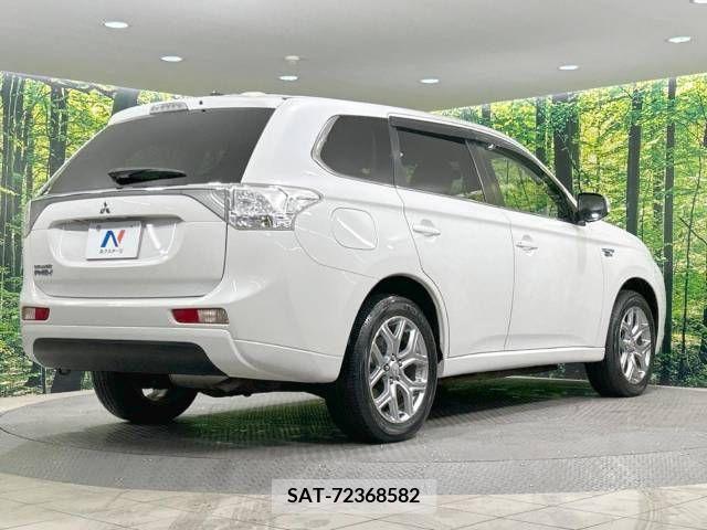 Mitsubishi OUTLANDER PHEV 2013-02 303543-17