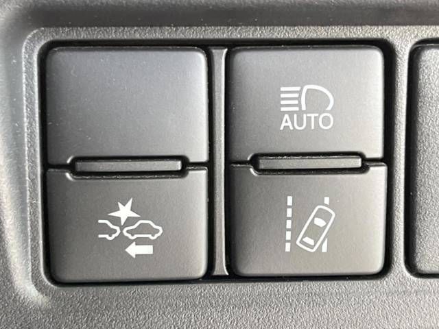 Toyota NOAH 2018-02 24389-7