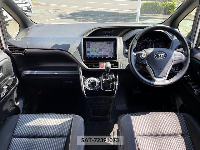 Toyota VOXY 2020-08 370312-1