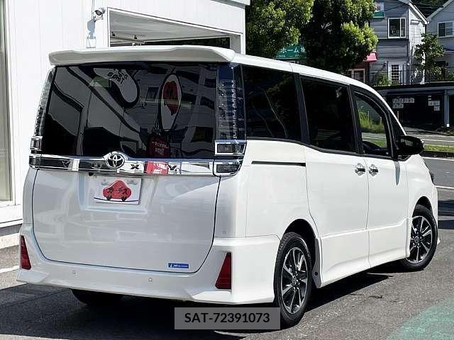Toyota VOXY 2020-08 370312-2