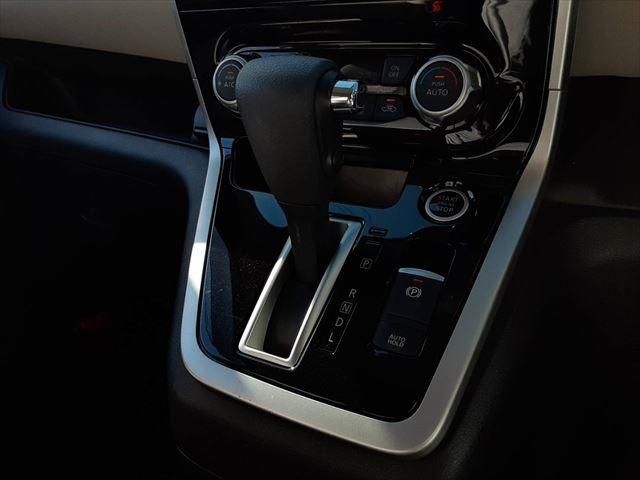 Nissan SERENA 2017-09 10367-23