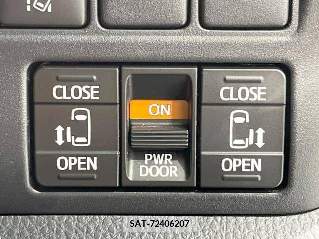 Toyota VOXY 2018-03 209577-5
