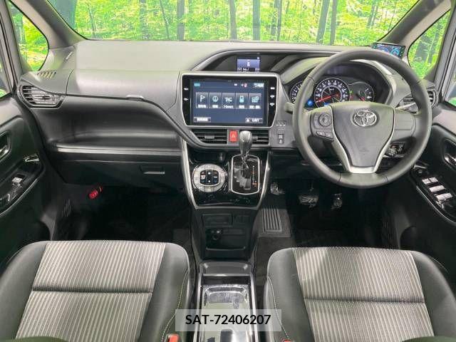 Toyota VOXY 2018-03 209577-1