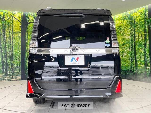Toyota VOXY 2018-03 209577-16