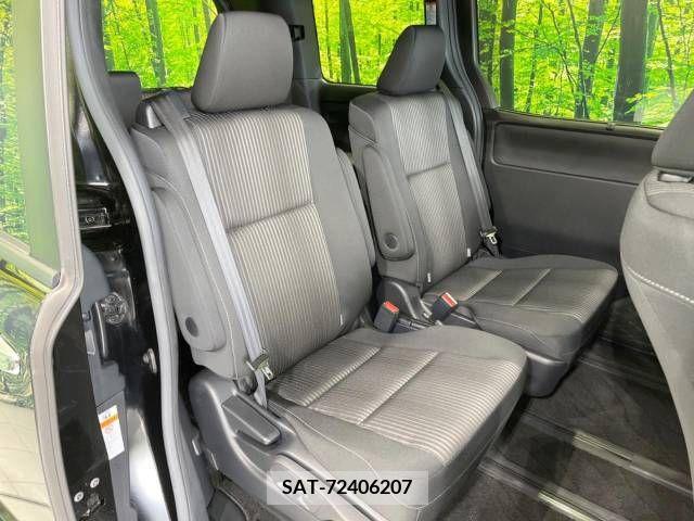 Toyota VOXY 2018-03 209577-9