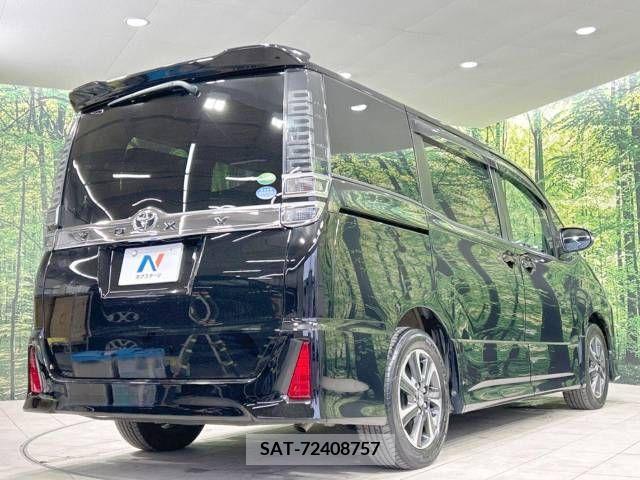 Toyota VOXY 2017-08 225088-17
