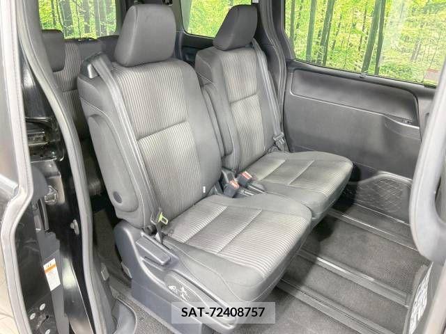 Toyota VOXY 2017-08 225088-9