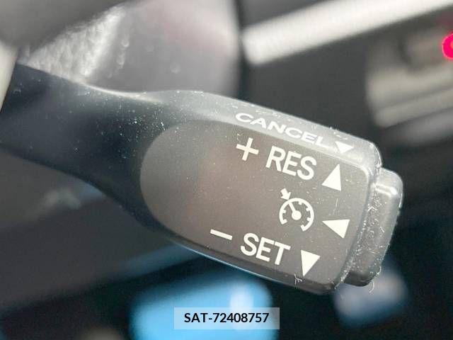 Toyota VOXY 2017-08 225088-7