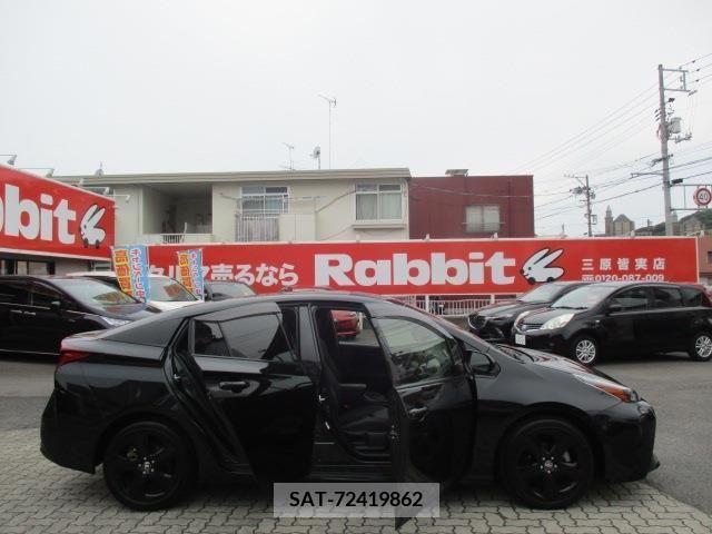 Toyota PRIUS 2022-01 322499-14