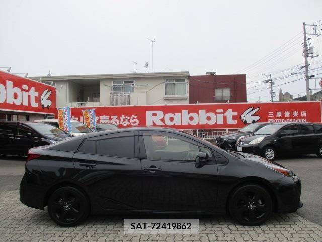 Toyota PRIUS 2022-01 322499-13