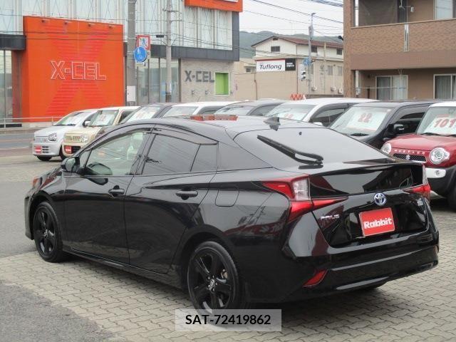 Toyota PRIUS 2022-01 322499-7
