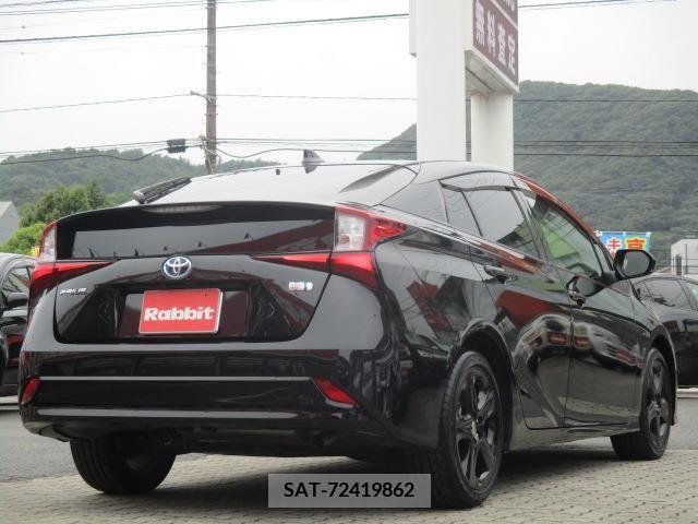 Toyota PRIUS 2022-01 322499-12