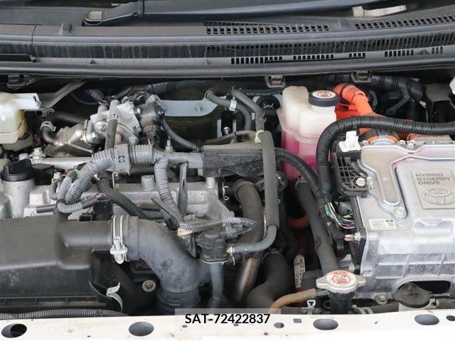 Toyota AQUA 2019-01 395666-17