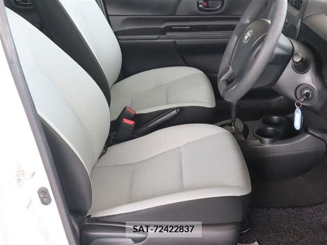 Toyota AQUA 2019-01 395666-11