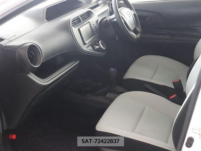 Toyota AQUA 2019-01 395666-13