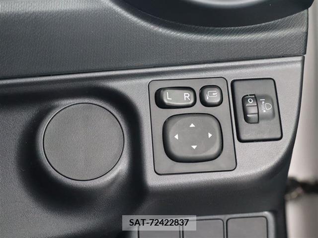 Toyota AQUA 2019-01 395666-10