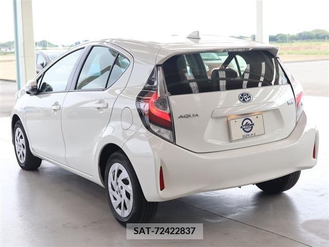 Toyota AQUA 2019-01 395666-21