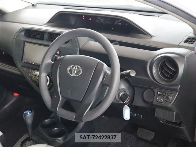 Toyota AQUA 2019-01 395666-1