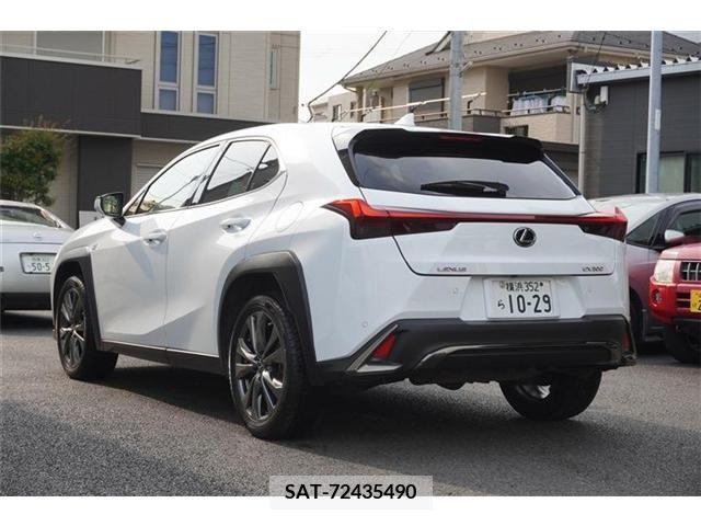 Lexus UX 2019-04 354123-2