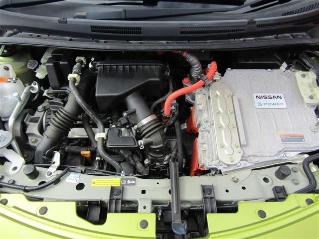 Nissan NOTE 2017-04 6874-28