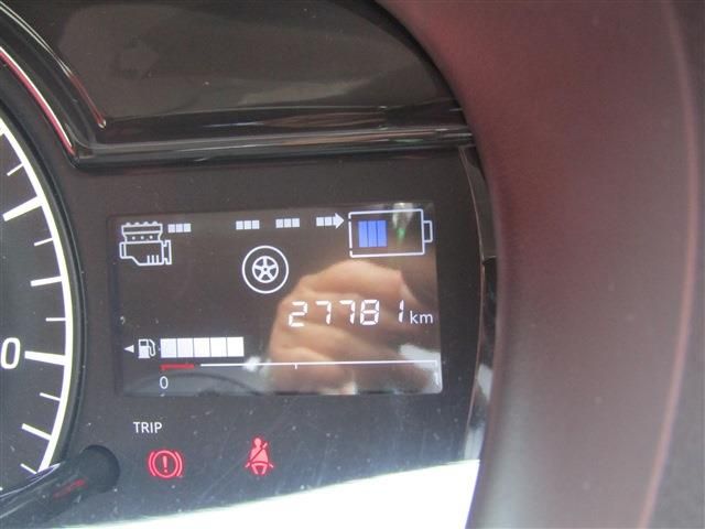 Nissan NOTE 2017-04 6874-27