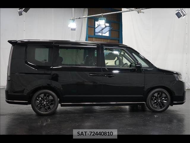 Honda e 2023-10 254618-15