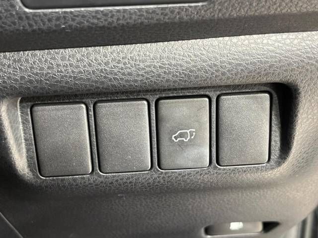Toyota HARRIER 2018-04 11329-7