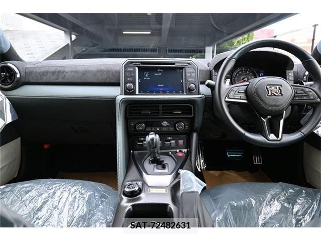 Nissan GT-R 2024-04 271193-10