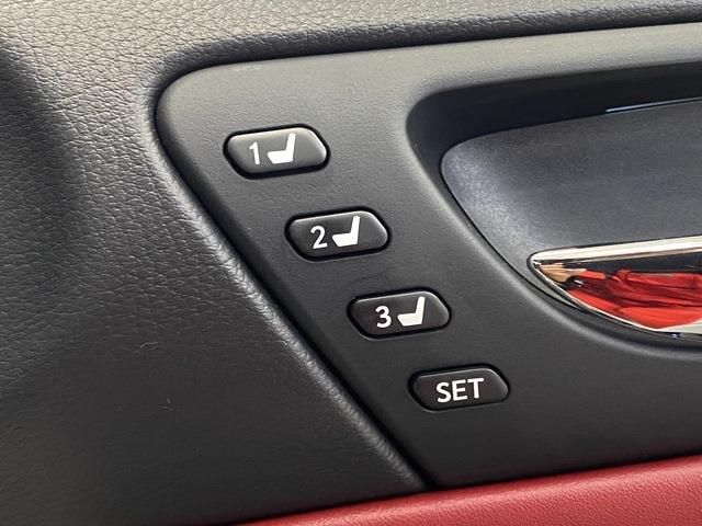 Lexus IS 2015-02 196816-17