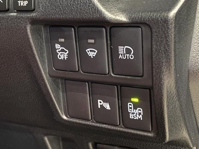 Lexus IS 2015-02 196816-12