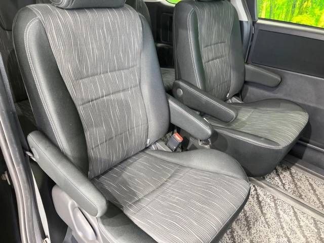 Toyota VOXY 2012-03 185374-9