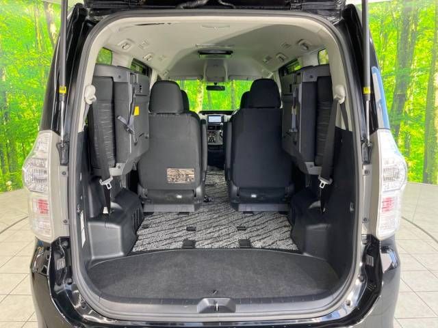 Toyota VOXY 2012-03 185374-11