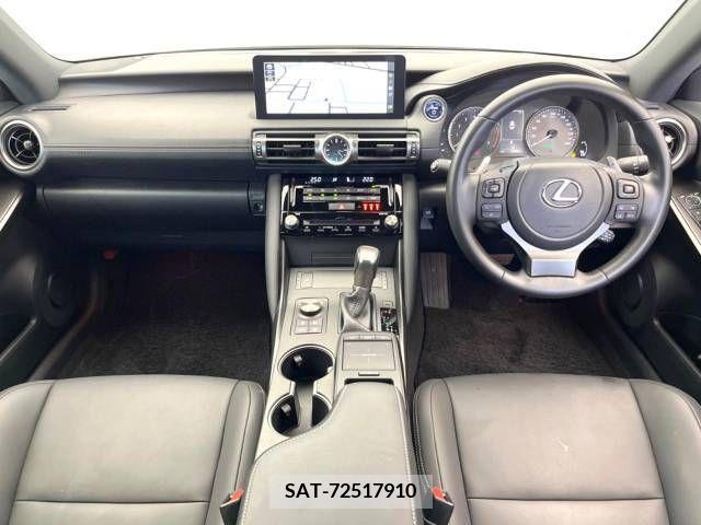 Lexus IS 2021-04 354031-1