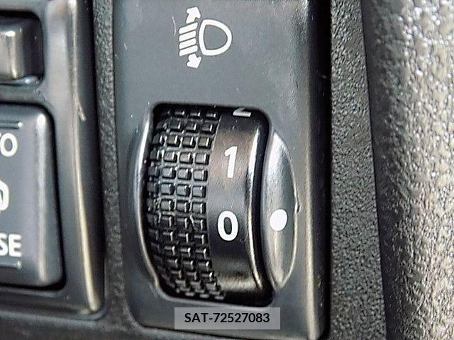 Nissan JUKE 2011-09 320487-17