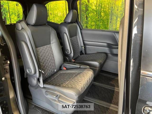 Toyota VOXY 2023-10 380572-10