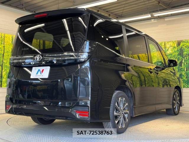 Toyota VOXY 2023-10 380572-19