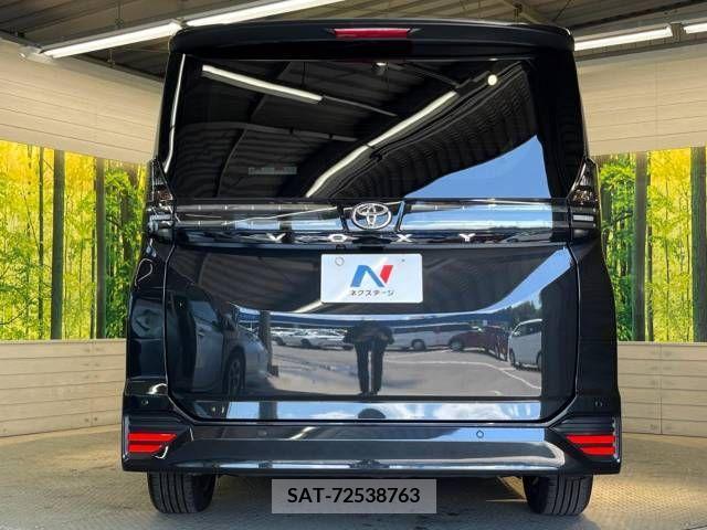 Toyota VOXY 2023-10 380572-17