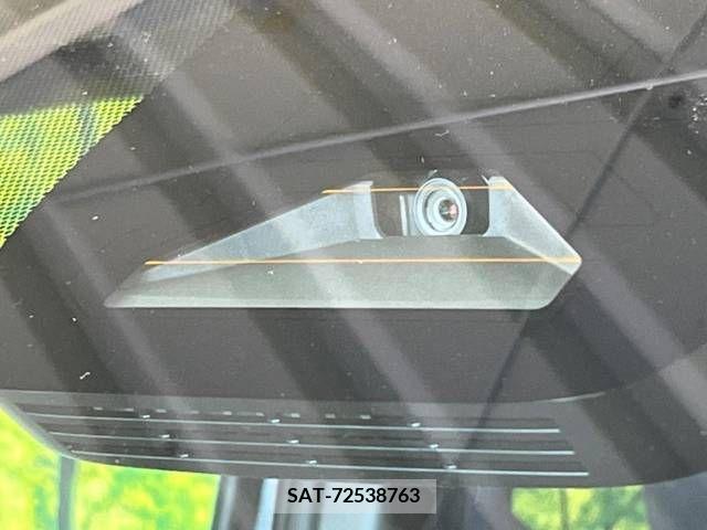 Toyota VOXY 2023-10 380572-4