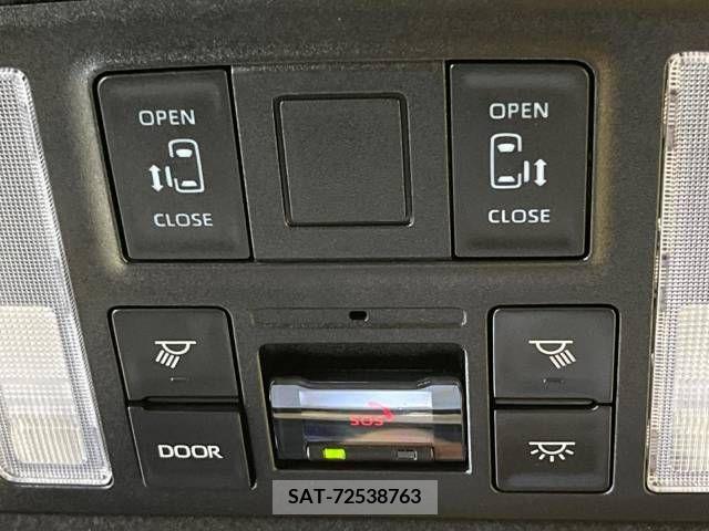 Toyota VOXY 2023-10 380572-3