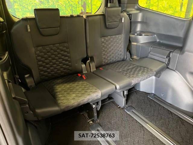 Toyota VOXY 2023-10 380572-11