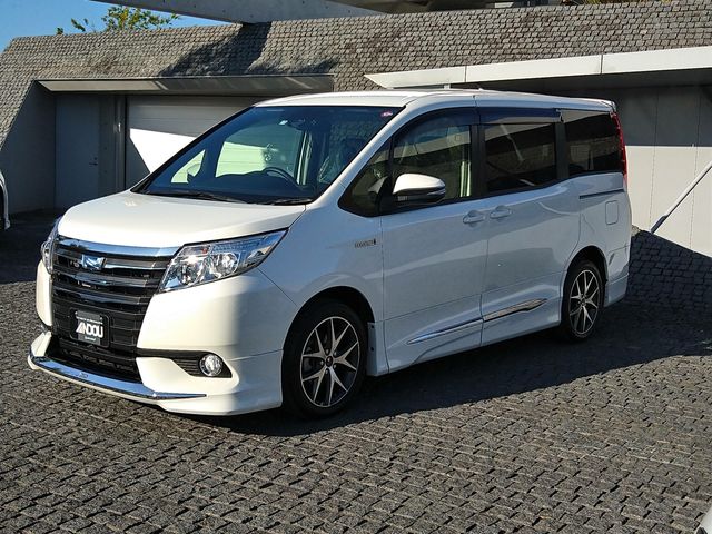 Toyota NOAH HYBRID 2017-01 11454-1