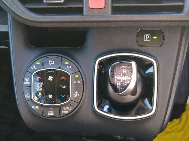 Toyota NOAH HYBRID 2017-01 11454-16