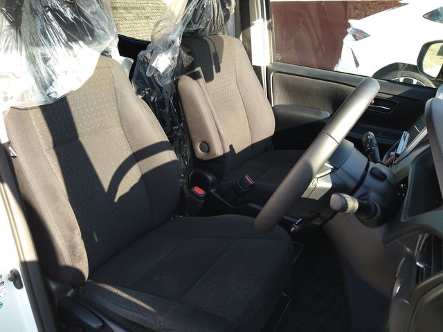 Toyota NOAH HYBRID 2017-01 11454-9